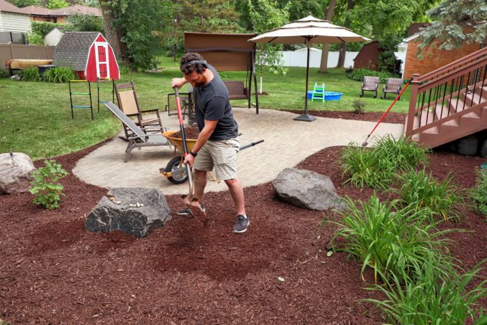 A sustainable mulch landscaping for Healthy, eco-friendly yards by Sandee’s Soil and Rock in Utah